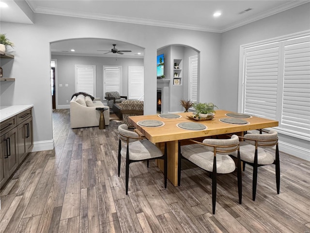 dining room featuring ceiling fan, light hardwood / wood-style flooring, and ornamental molding