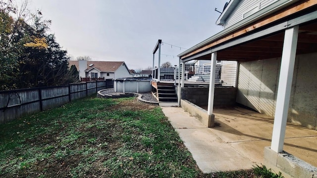 view of yard with a covered pool