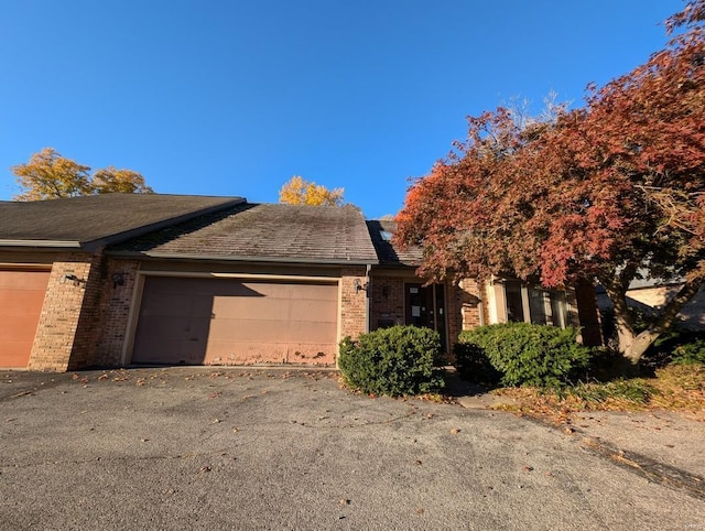 view of front facade with a garage