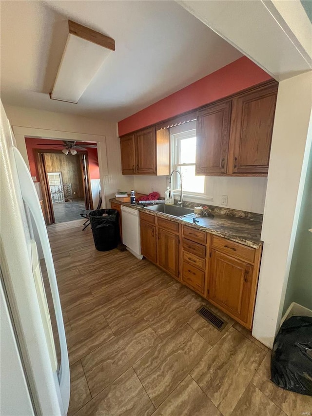 kitchen with sink and ceiling fan