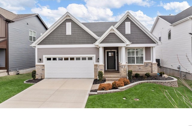 craftsman house featuring a garage and a front yard