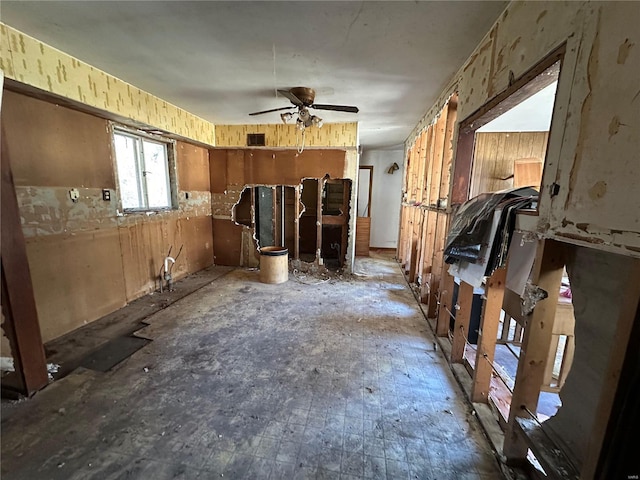 miscellaneous room with ceiling fan