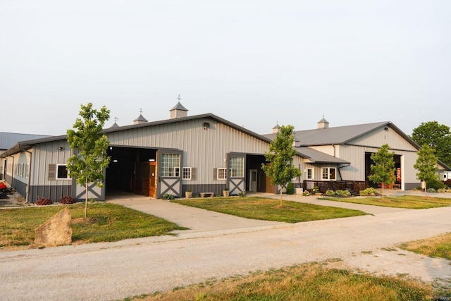 ranch-style house featuring an outdoor structure