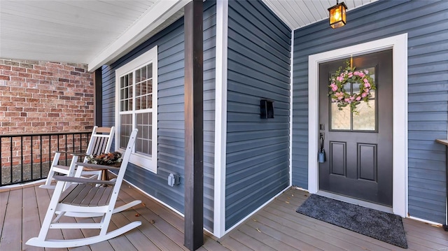 doorway to property with covered porch