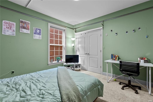 bedroom with carpet flooring