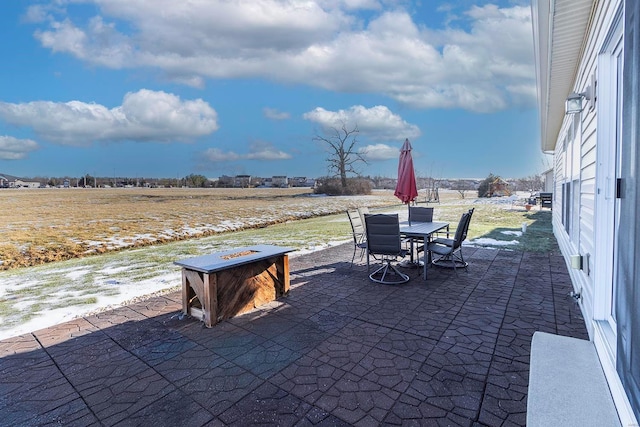 view of patio with an outdoor fire pit