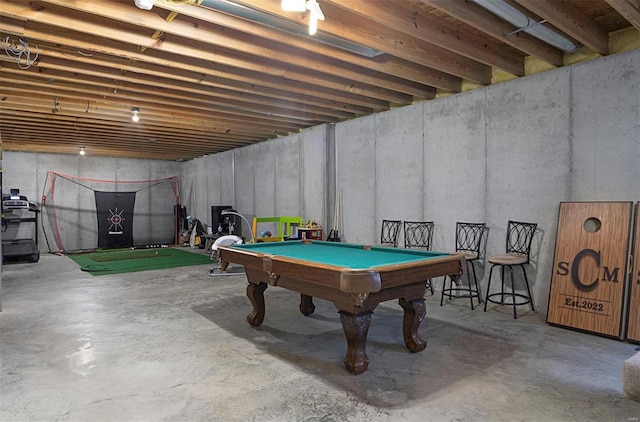 playroom with concrete flooring