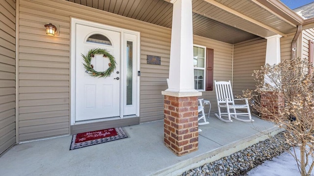 entrance to property featuring covered porch