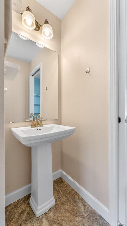 bathroom featuring sink