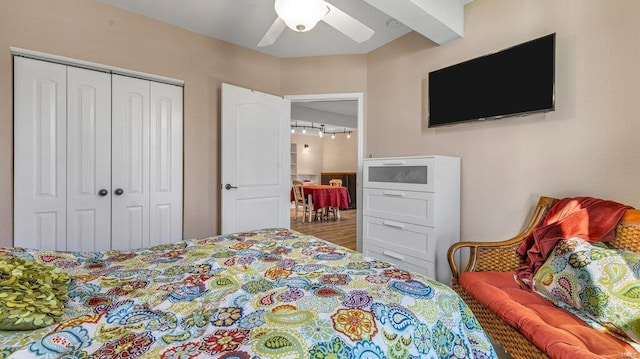 bedroom with ceiling fan and a closet