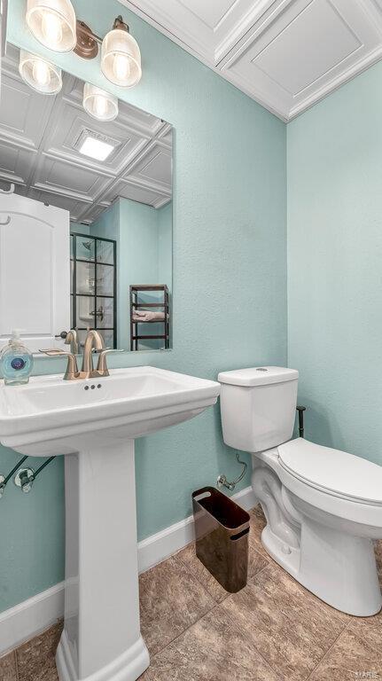 bathroom featuring sink and toilet