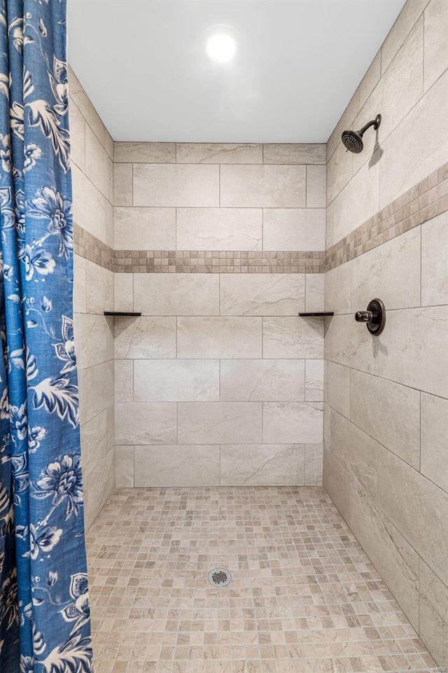 bathroom with curtained shower