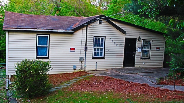 view of front facade featuring a patio