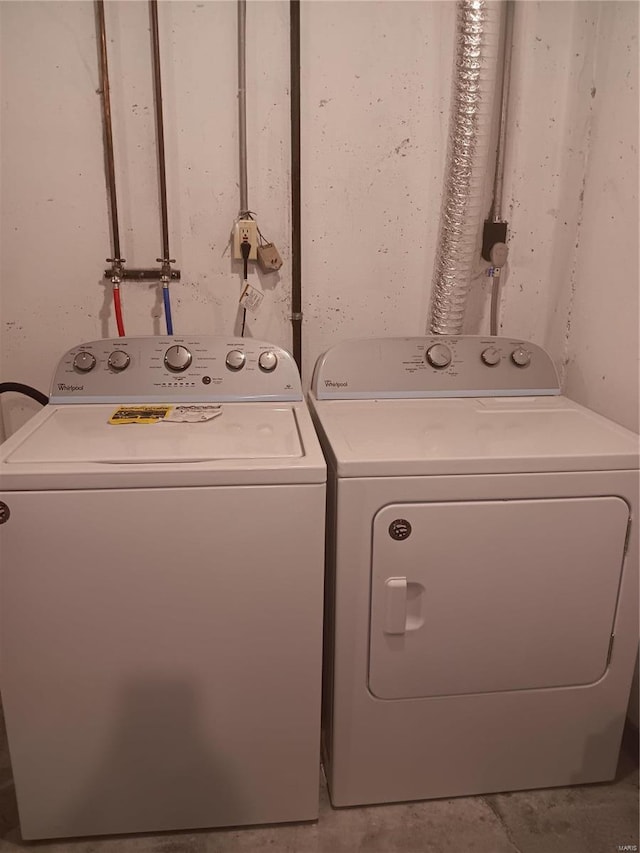 laundry room with independent washer and dryer