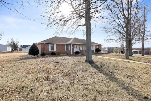 ranch-style house featuring a front lawn