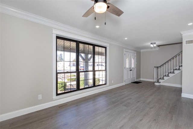 foyer featuring hardwood / wood-style flooring, ornamental molding, and ceiling fan