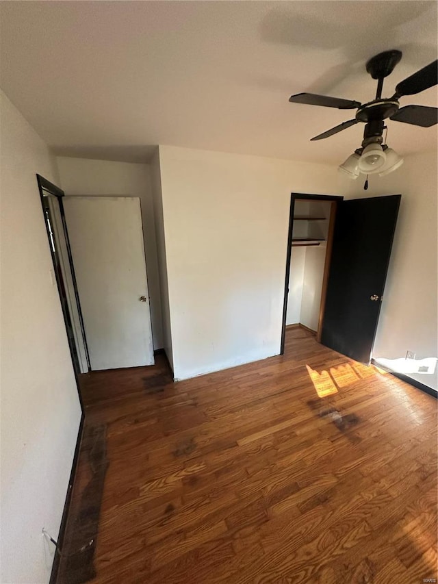 empty room featuring dark hardwood / wood-style floors and ceiling fan