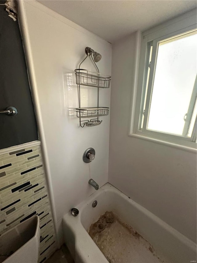 bathroom with bathtub / shower combination