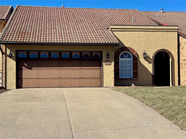 view of front facade with a garage