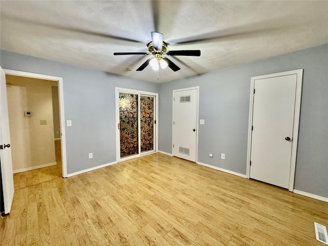 unfurnished bedroom featuring ceiling fan, a textured ceiling, and light hardwood / wood-style flooring