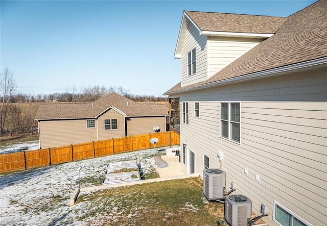 view of yard featuring cooling unit