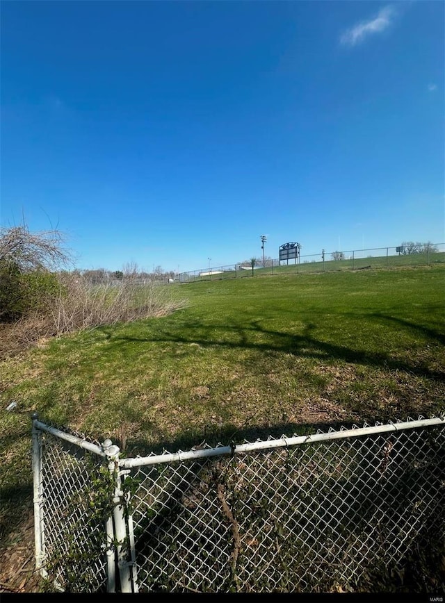 view of yard featuring a rural view