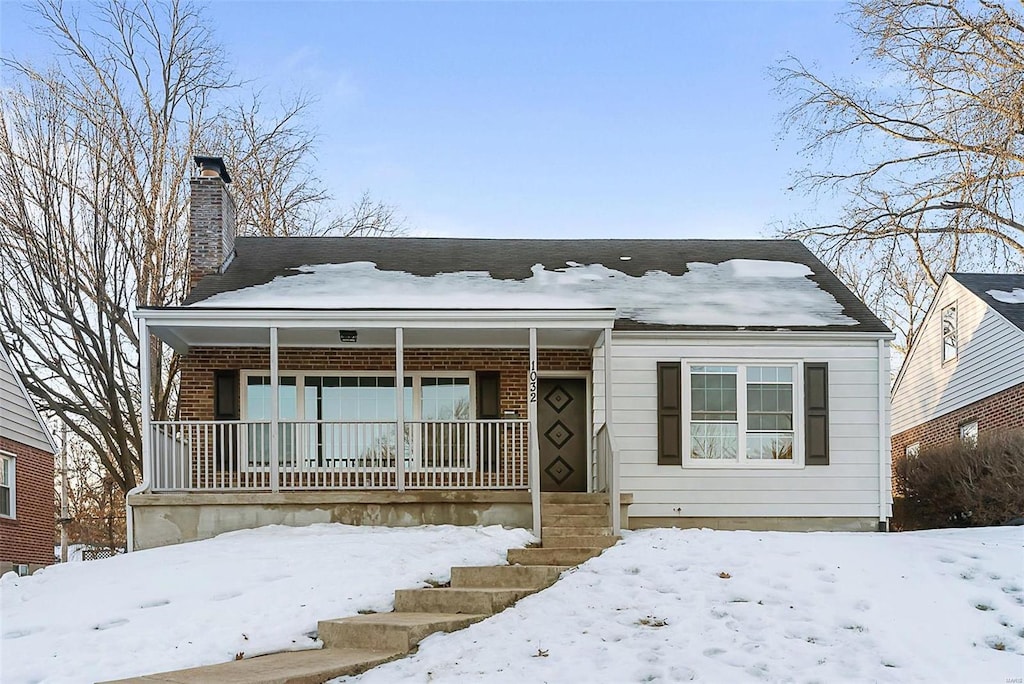 view of front of house featuring a porch