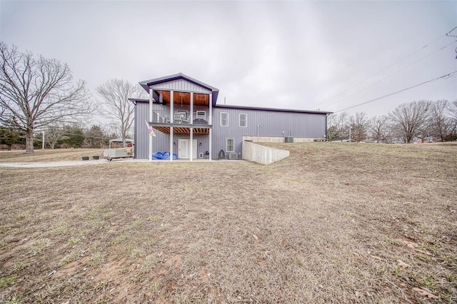 rear view of house featuring a yard