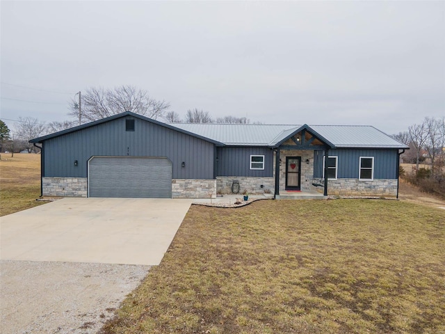 view of front of house featuring a garage and a front lawn