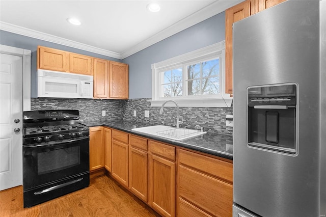 kitchen featuring tasteful backsplash, sink, crown molding, stainless steel fridge with ice dispenser, and gas stove