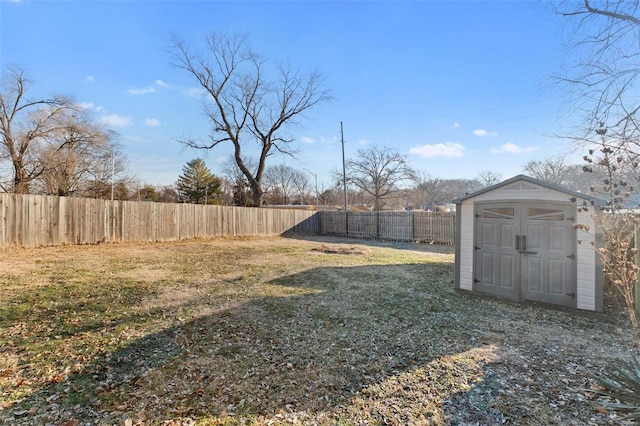 view of yard with a storage shed