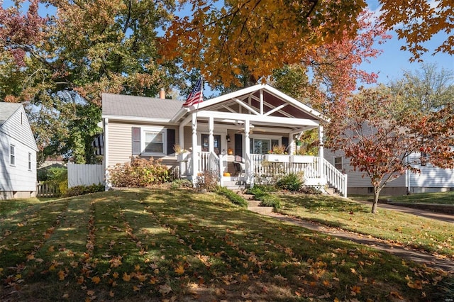 view of front of property featuring a front lawn and a porch