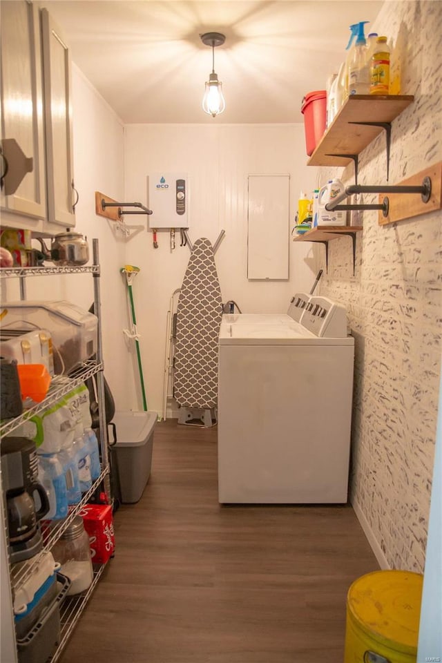 laundry room featuring dark hardwood / wood-style floors and independent washer and dryer