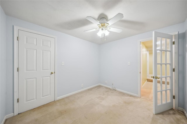 carpeted empty room featuring ceiling fan