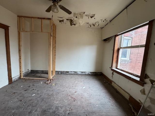 unfurnished bedroom featuring ceiling fan