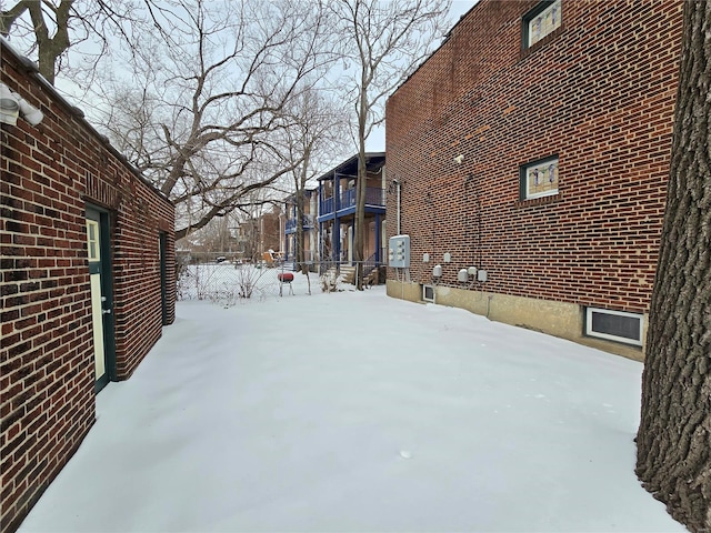 view of yard layered in snow