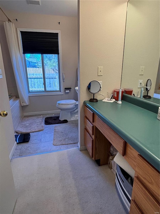 full bathroom featuring shower / tub combo with curtain, vanity, and toilet