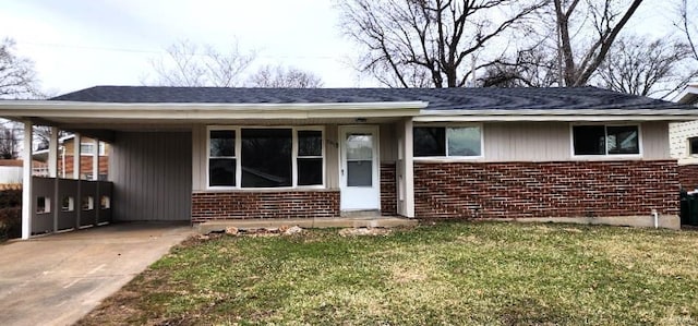 ranch-style home featuring driveway, a front lawn, and brick siding