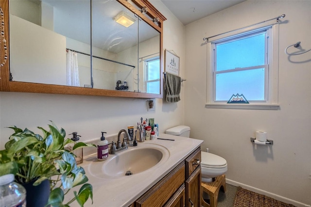 bathroom featuring plenty of natural light, toilet, vanity, and a shower with shower curtain