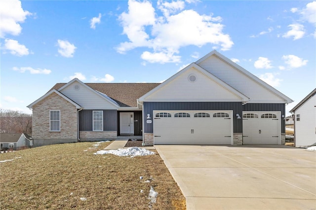 view of front of house featuring a garage and a front yard