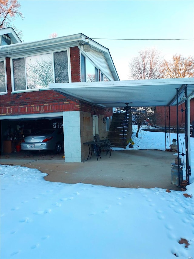 view of front of house featuring a carport and a garage