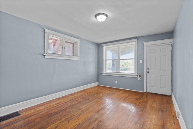 spare room featuring dark wood-type flooring