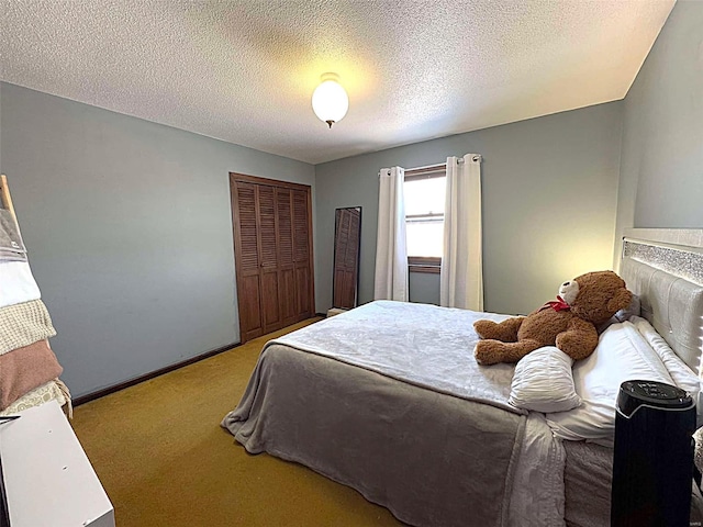 bedroom with light colored carpet and a textured ceiling