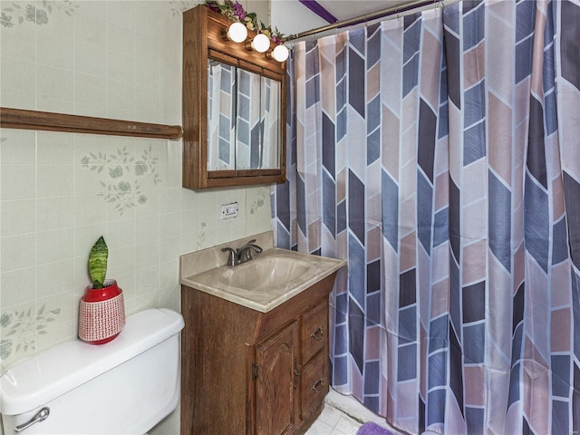 bathroom with tile walls, decorative backsplash, vanity, toilet, and a shower with shower curtain