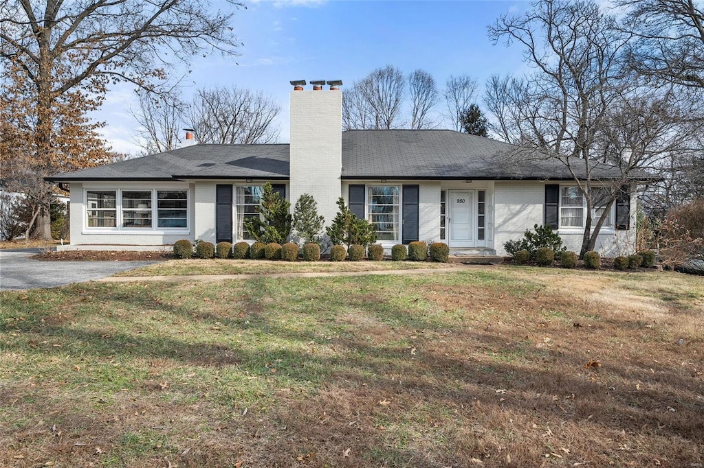 ranch-style house with a front lawn