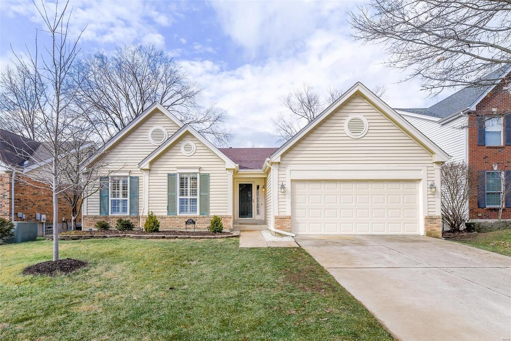 view of front facade featuring a garage and a front yard