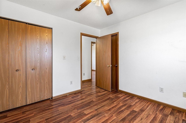 unfurnished bedroom featuring a textured ceiling, dark wood-type flooring, a closet, and ceiling fan