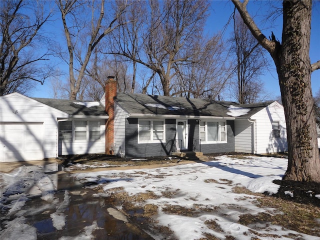 view of front of house featuring a garage