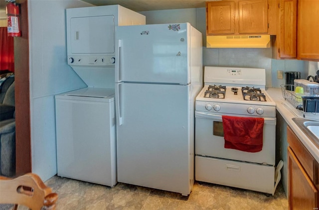 kitchen with stacked washer / dryer, white appliances, and tasteful backsplash