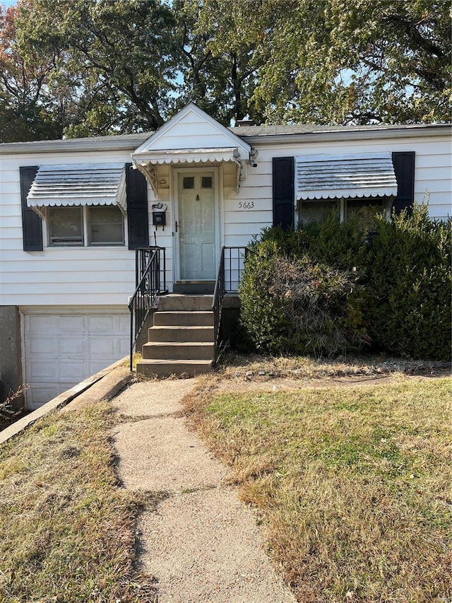 view of front facade with a garage